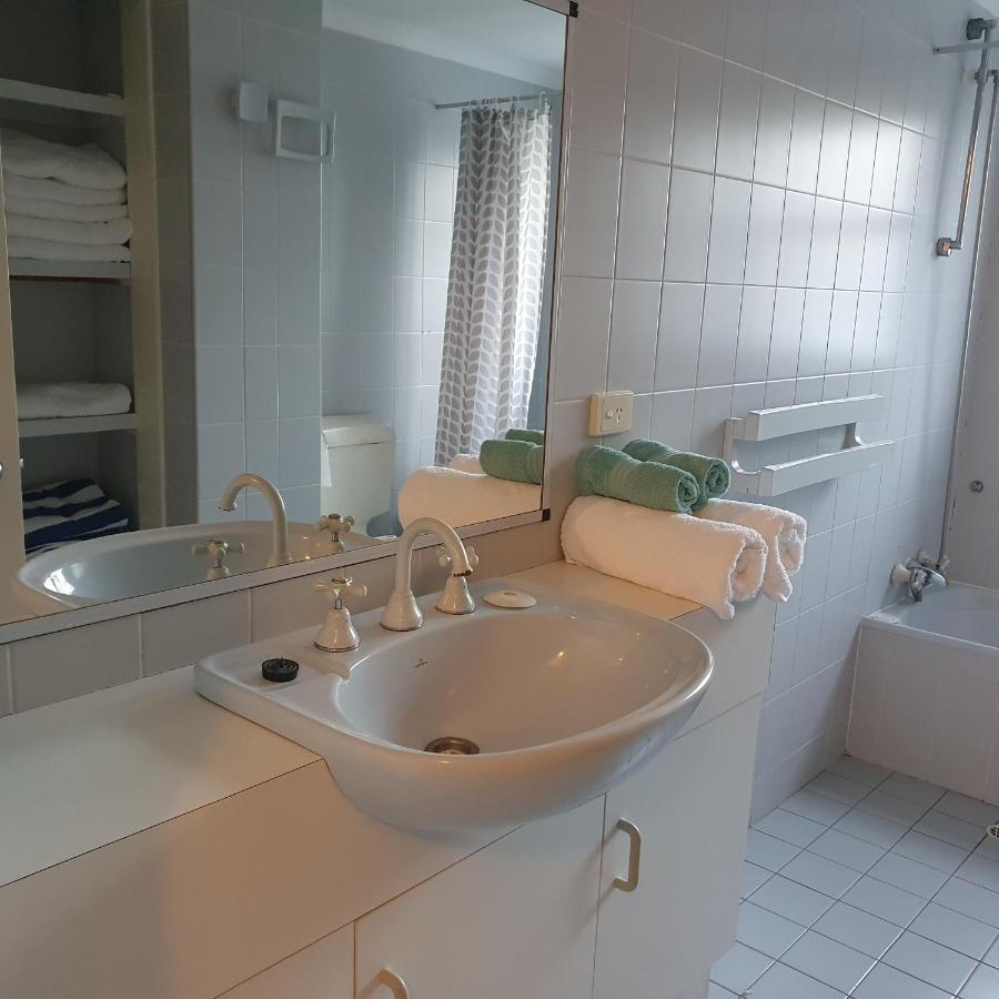 Villa Venezia Apt 3 - Spacious Hervey Bay Beachfront Apartment Exterior foto